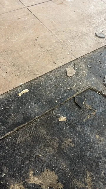 Black bitumen mastic floor removal in a E4 flat